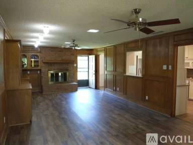Main picture of 606 Hillcrest St