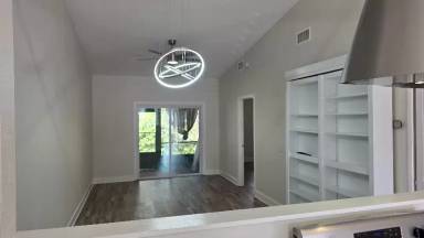 Main picture of 161 Breezeway Ct