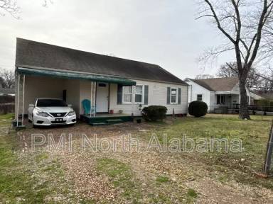 Main picture of 4005 Cypress Ave SW