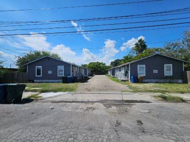 Main picture of 821 S Alameda St