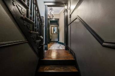 Main picture of 105 E Saint Catherine St