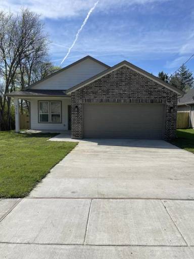 Main picture of 3615 Silver St