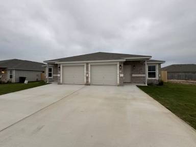 Main picture of 5708 Mc Gregor Loop