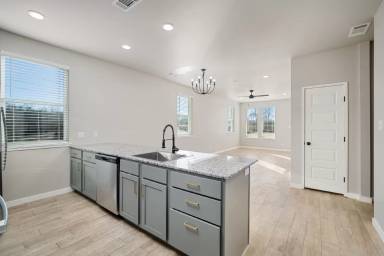 Main picture of 600-608 Jupiter Ln