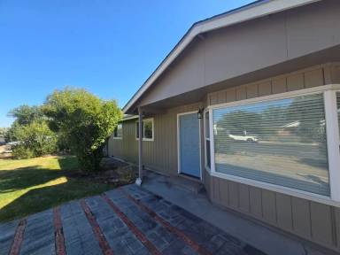 Main picture of 1448 SW Canyon Dr
