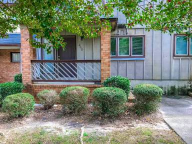 Main picture of 220 Westbrooke Dr