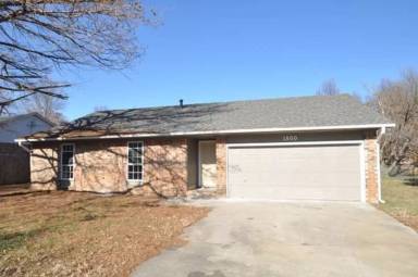 Main picture of 1800 E Eton St