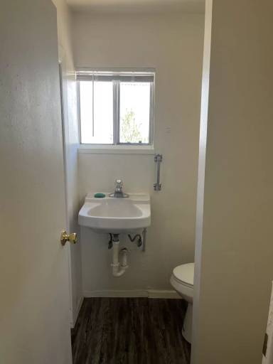 Main picture of 1633 N Sycamore Blvd
