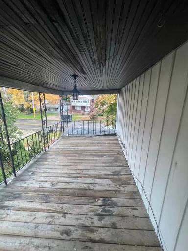 Main picture of 1054 W 6th St