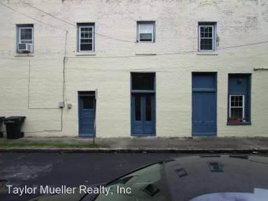 Main picture of 100 E Fearing St