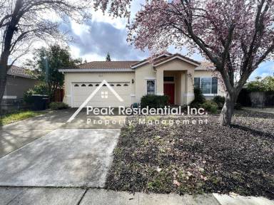 Main picture of 921 Moonlit Way