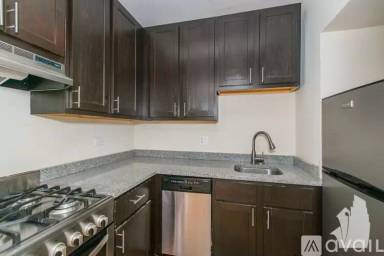 Main picture of 4737 N Hermitage Ave