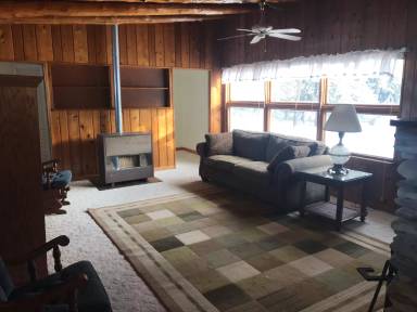 Main picture of 2960 Lakeshore Rd