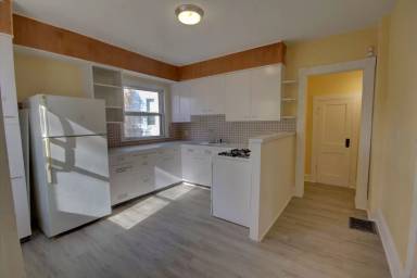 Main picture of 217 E 14th St