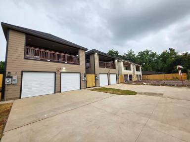 Main picture of 8410 De Priest St