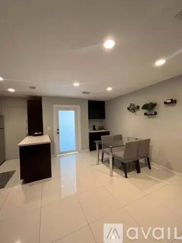 Main picture of 1200 Mariposa Ave