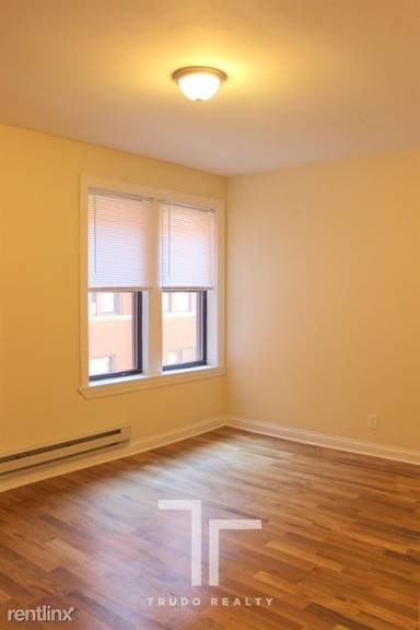 Main picture of 3933 N Janssen Ave