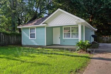 Main picture of 3001 Lamont Rd