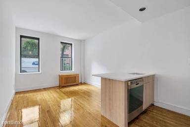 Main picture of 226 E 70th St