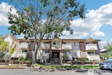 Main picture of 725 E Providencia Ave