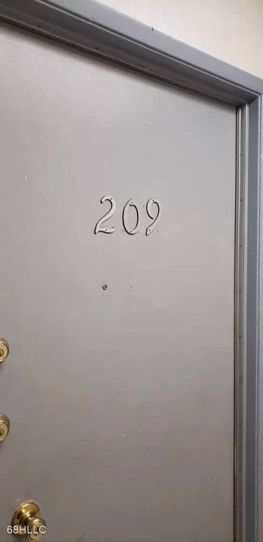Main picture of 2833 High St