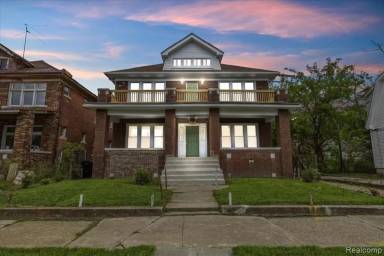 Main picture of 2296 W Buena Vista St