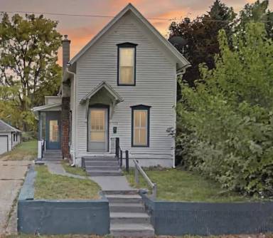 Main picture of 135 Mitchell St