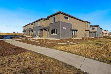 Main picture of 2908 Barnstormer St