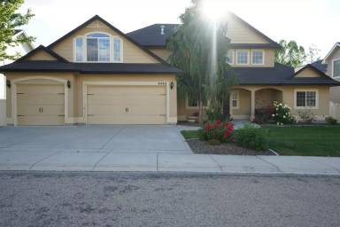 Main picture of 5463 N Ebbetts Ave