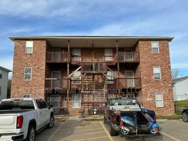 Main picture of 1006 W Royle St