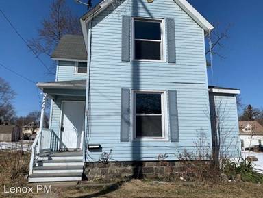 Main picture of 206 Sanderson Ave