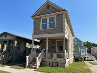 Main picture of 121 Saffarans Ave
