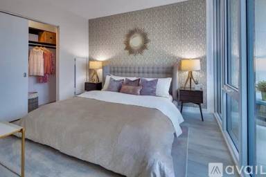 Main picture of 225 W Division St