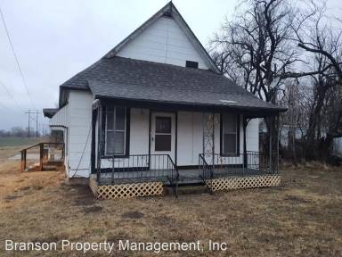 Main picture of 5961 S Seneca St