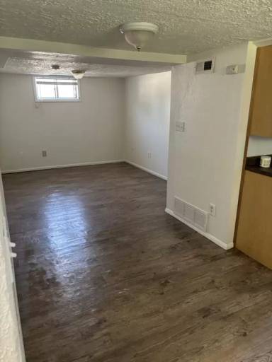 Main picture of 424 1/2 E Dillon St