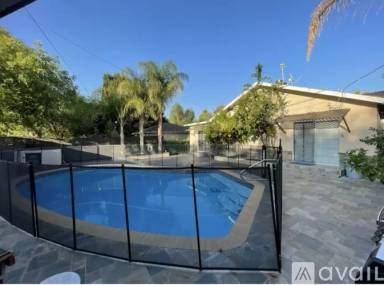 Main picture of 5115 Canoga Ave