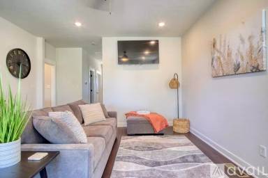 Main picture of 2130 Gent Ave