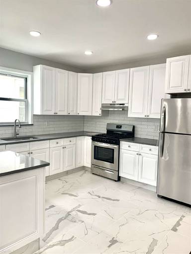 Main picture of 2543 E 22nd St