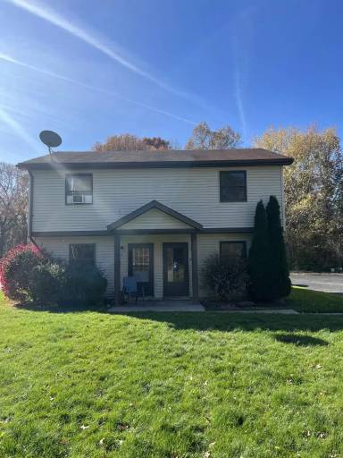 Main picture of 622 N Four Mile Run Rd