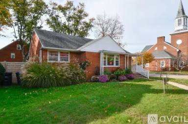 Main picture of 1514 Stafford Ave
