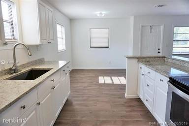 Main picture of 202 SW 11th Ave