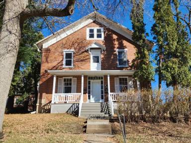 Main picture of 413 3rd St SW