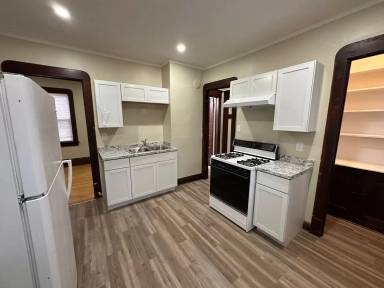 Main picture of 2446 N Holton St