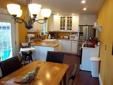 Main picture of 26 N Cherry St