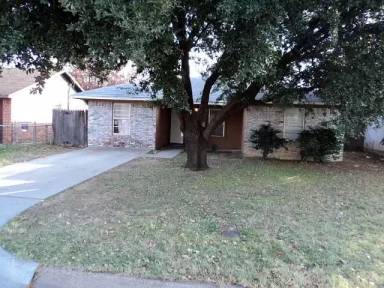 Main picture of 913 Baldwin St