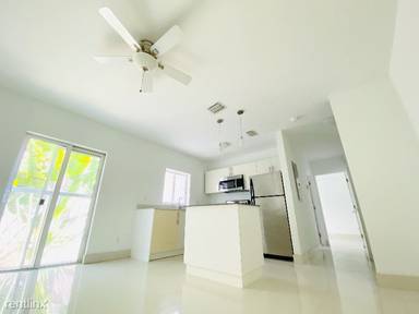 Main picture of 6905 Bay Dr