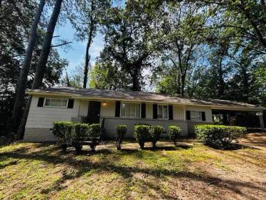 Main picture of 377 E Leavell Woods Dr