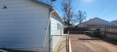 Main picture of 211 1/2 Greenwood Ave