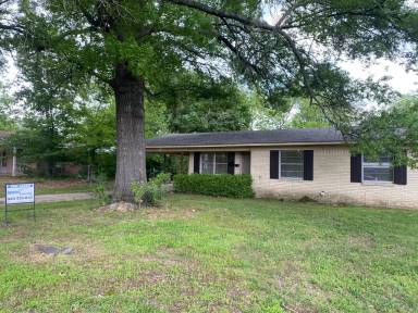 Main picture of 404 N Lindsey St