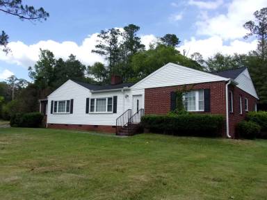 Main picture of 323 Fairway Cir